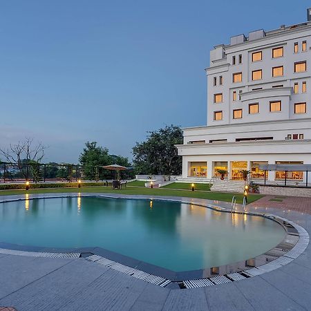 Royal Sarovar Portico Siliguri Hotell Exteriör bild