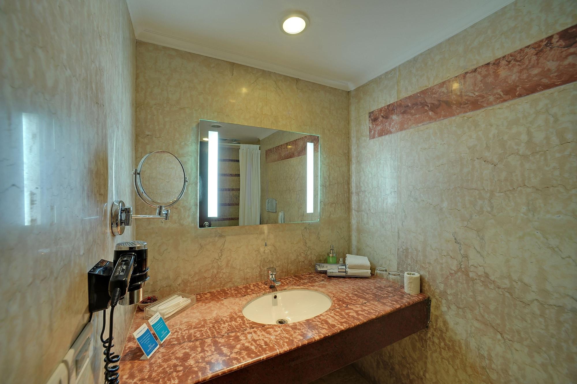 Royal Sarovar Portico Siliguri Exteriör bild