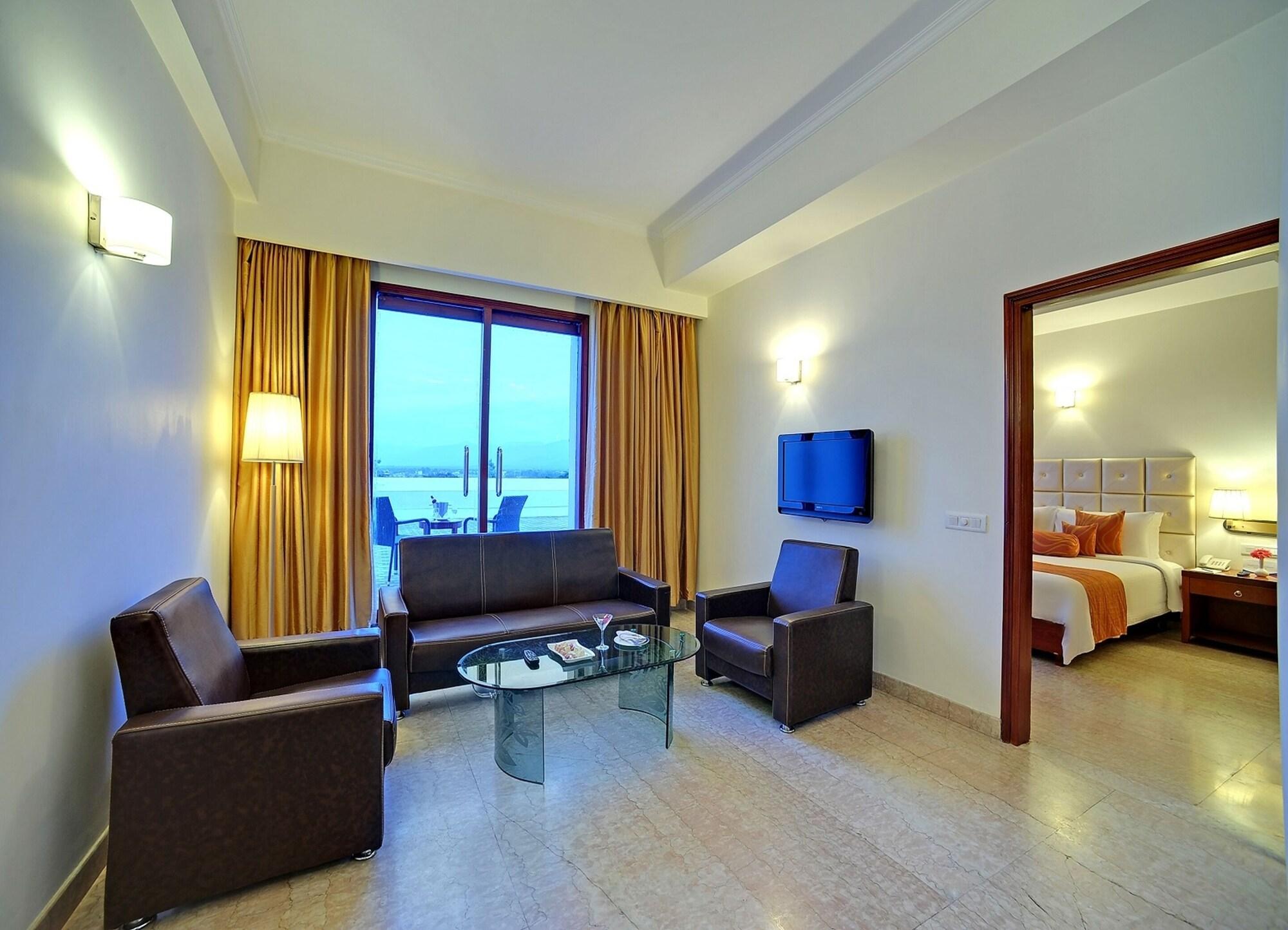 Royal Sarovar Portico Siliguri Exteriör bild