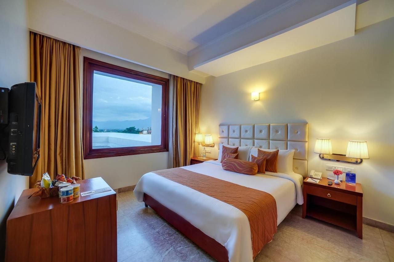 Royal Sarovar Portico Siliguri Exteriör bild