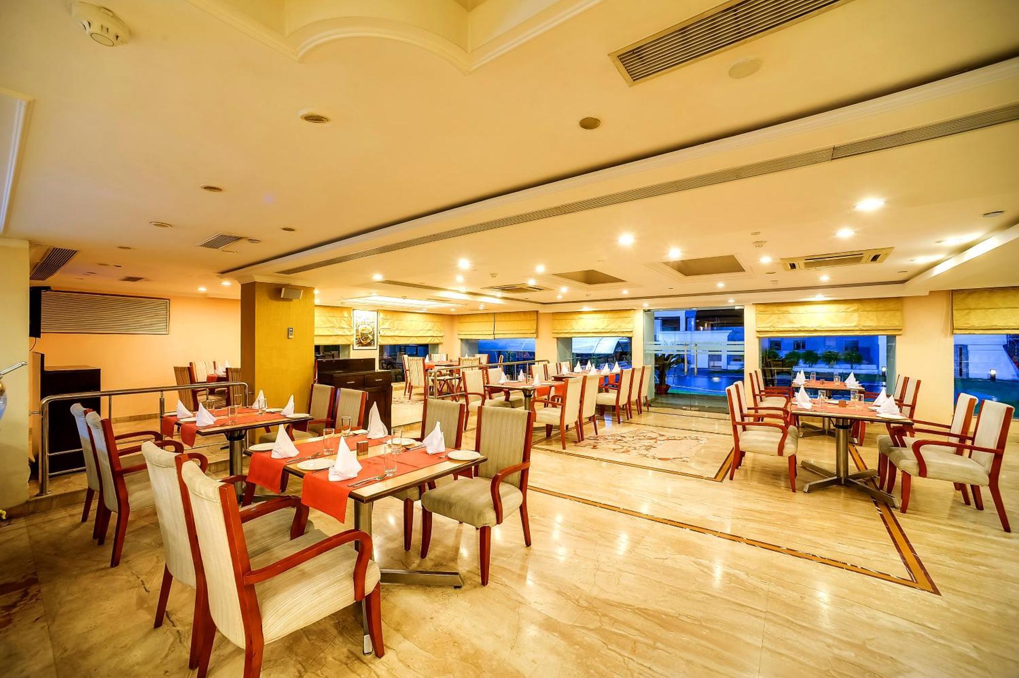 Royal Sarovar Portico Siliguri Exteriör bild