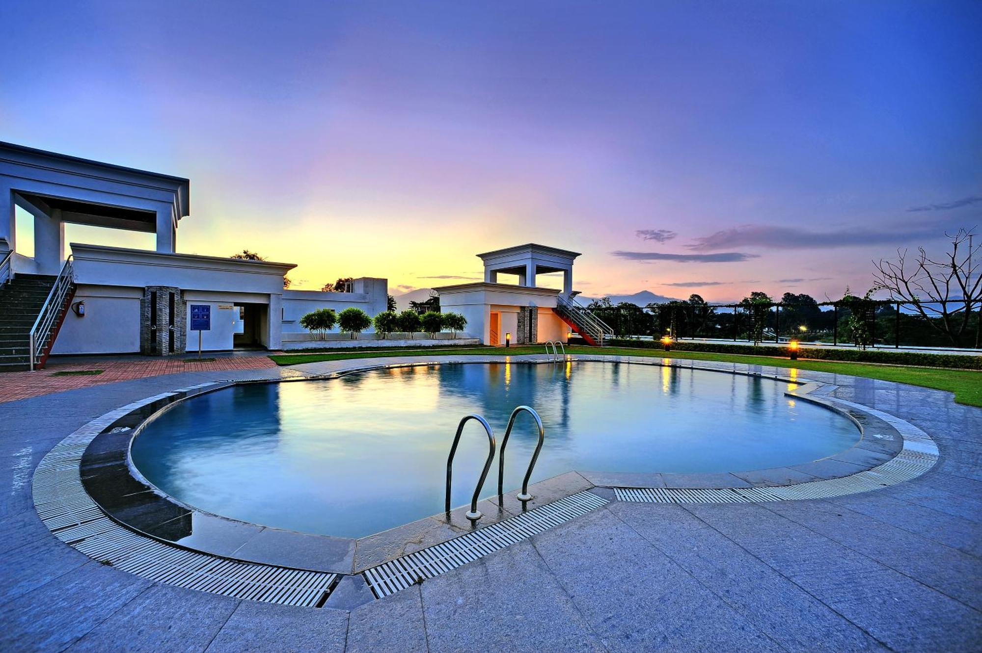 Royal Sarovar Portico Siliguri Exteriör bild