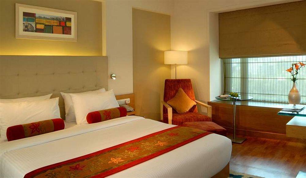 Royal Sarovar Portico Siliguri Exteriör bild