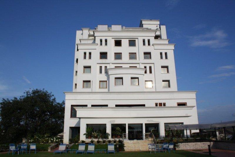 Royal Sarovar Portico Siliguri Exteriör bild