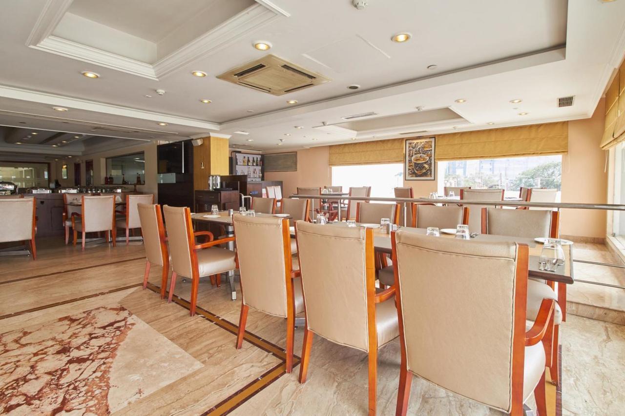 Royal Sarovar Portico Siliguri Hotell Exteriör bild