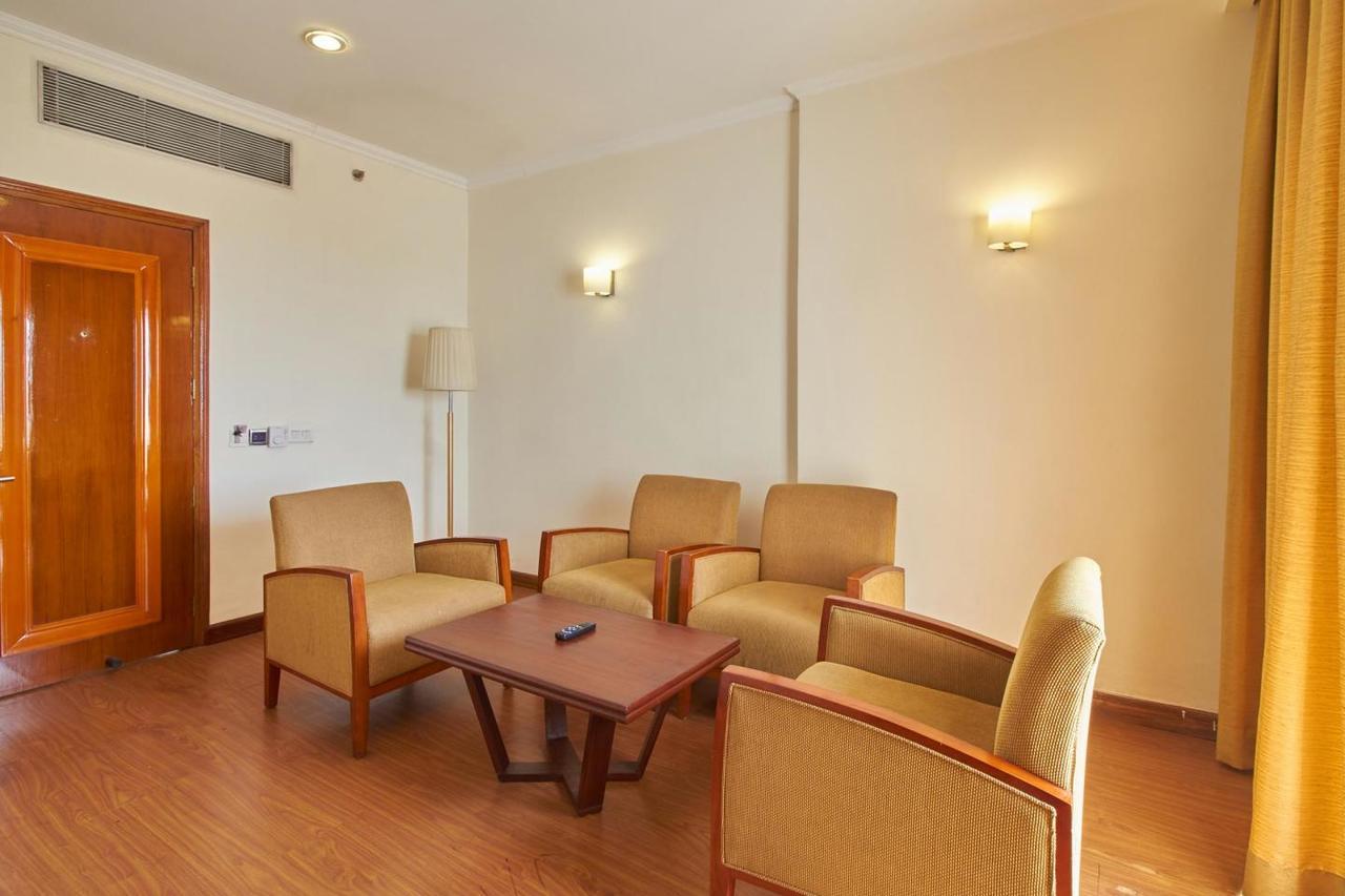 Royal Sarovar Portico Siliguri Exteriör bild