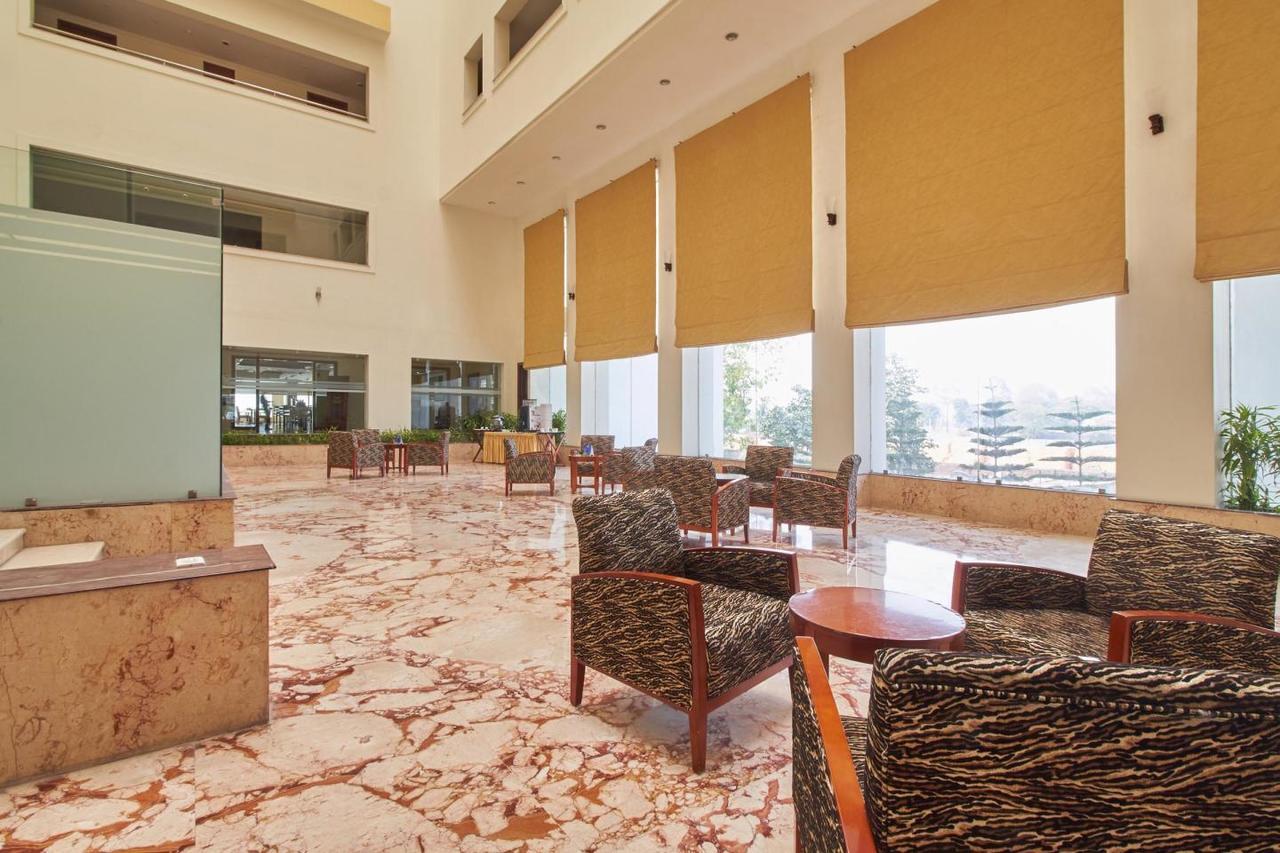 Royal Sarovar Portico Siliguri Exteriör bild