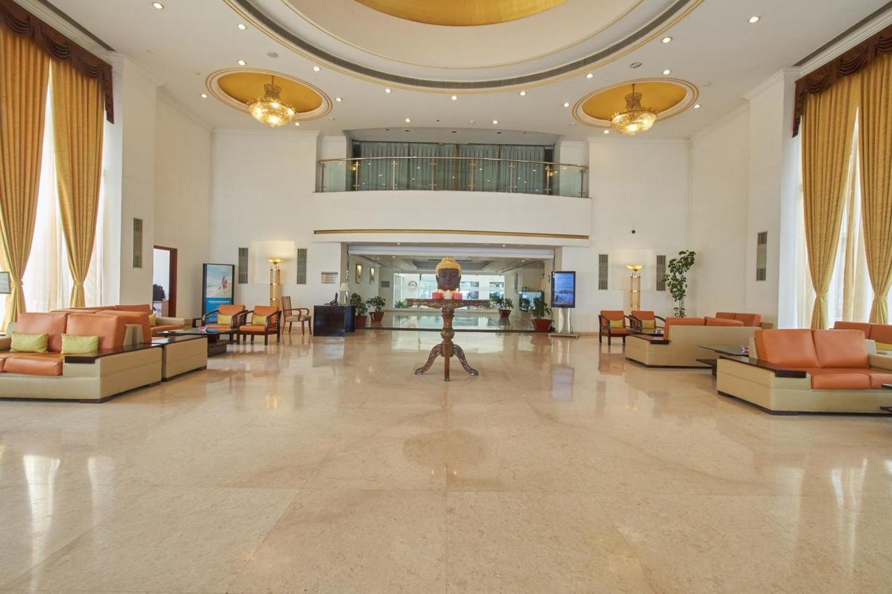 Royal Sarovar Portico Siliguri Exteriör bild