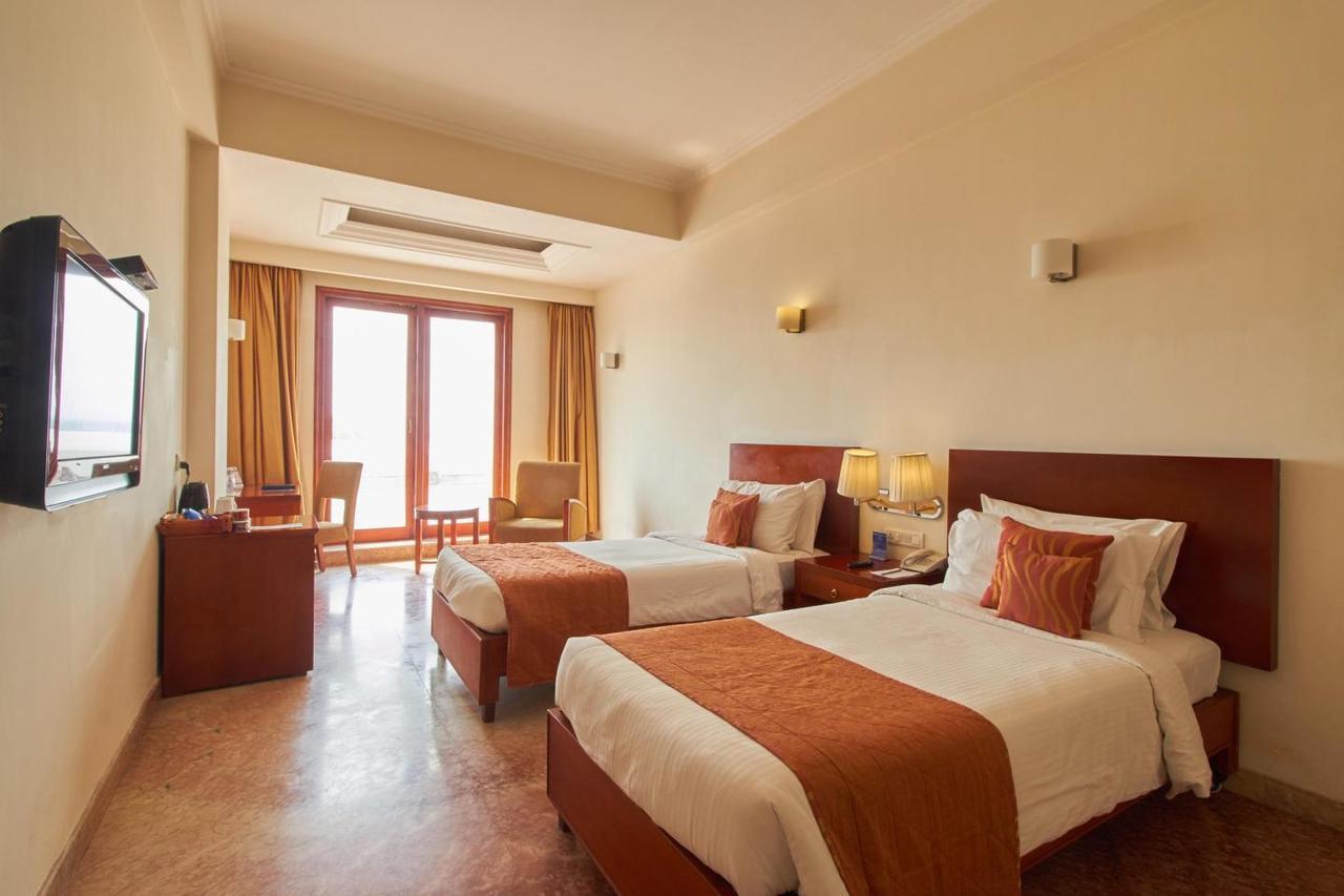 Royal Sarovar Portico Siliguri Exteriör bild