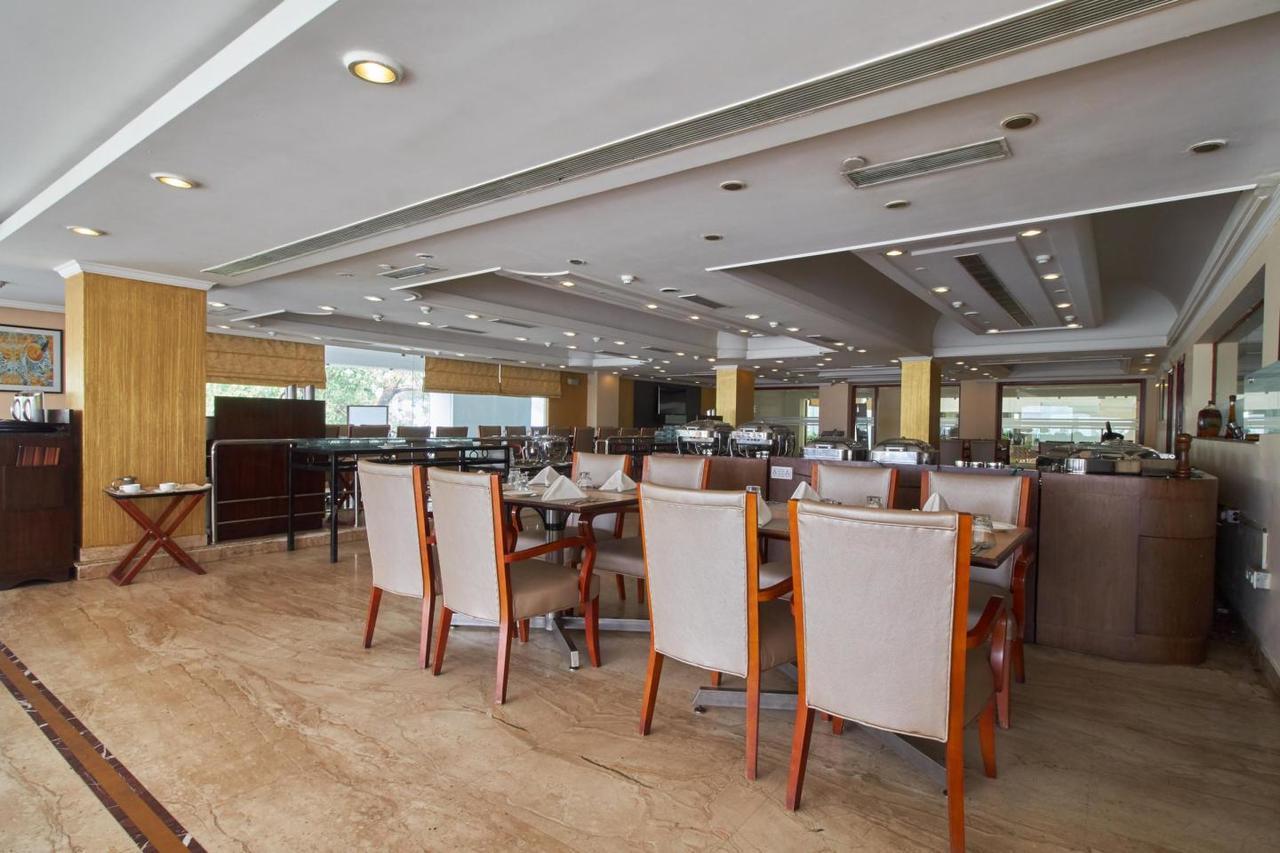 Royal Sarovar Portico Siliguri Hotell Exteriör bild