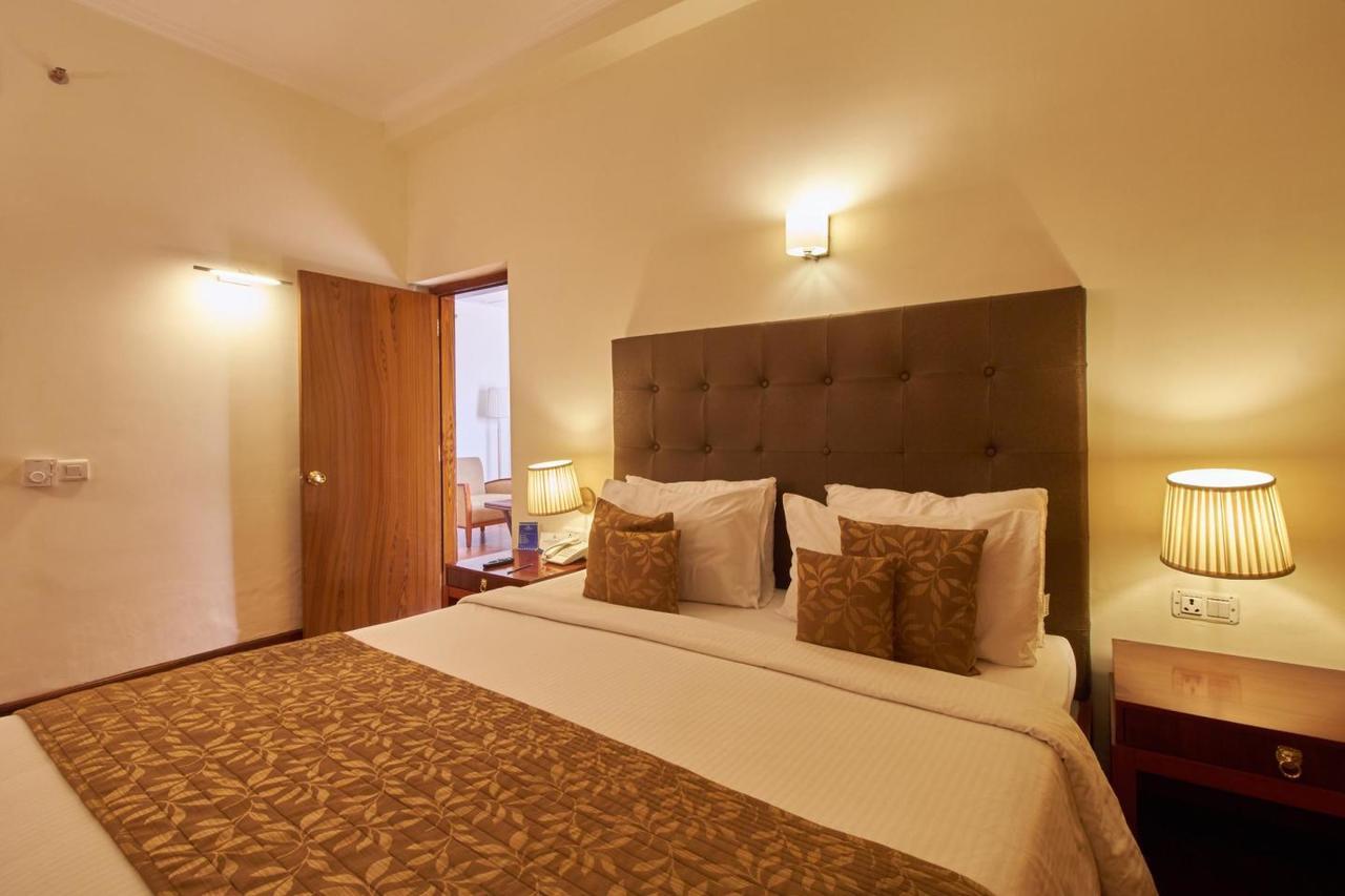 Royal Sarovar Portico Siliguri Exteriör bild