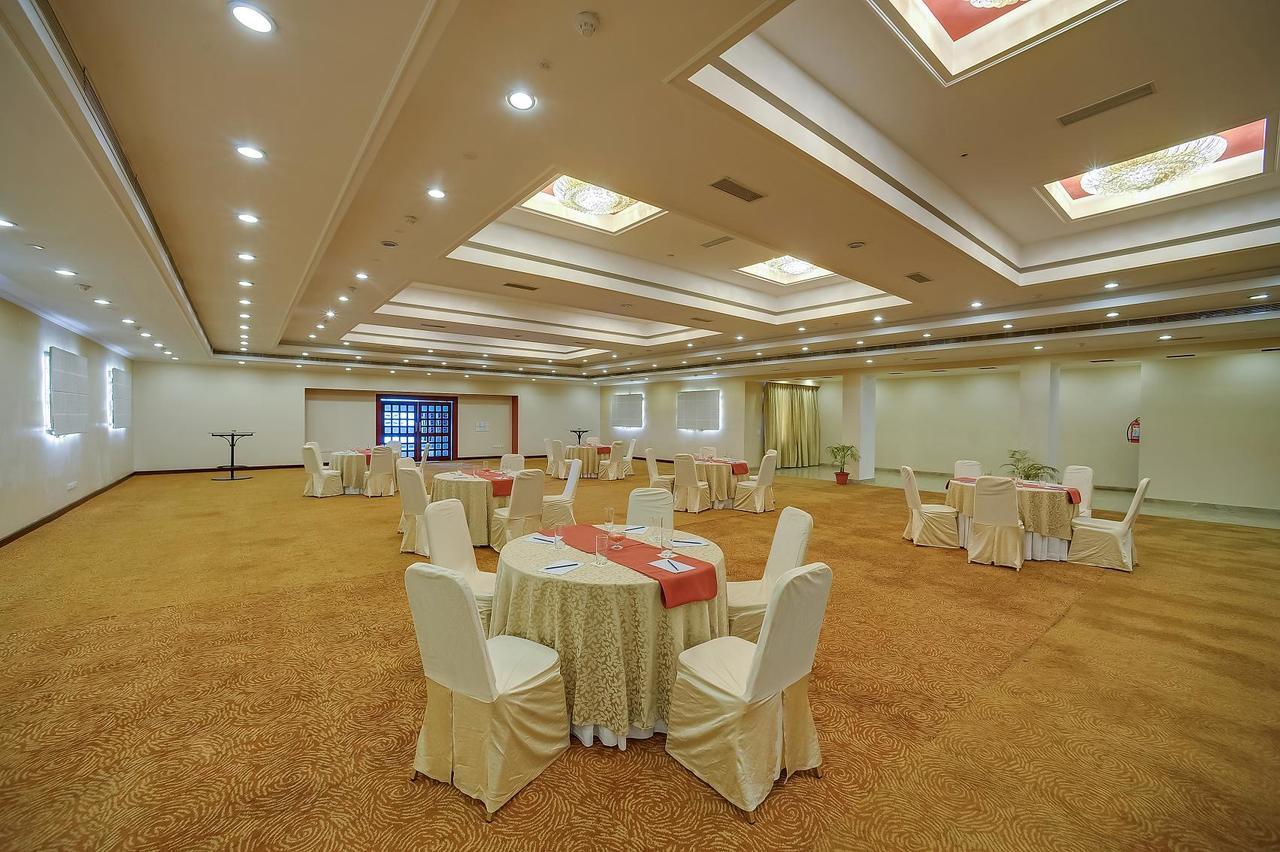 Royal Sarovar Portico Siliguri Exteriör bild
