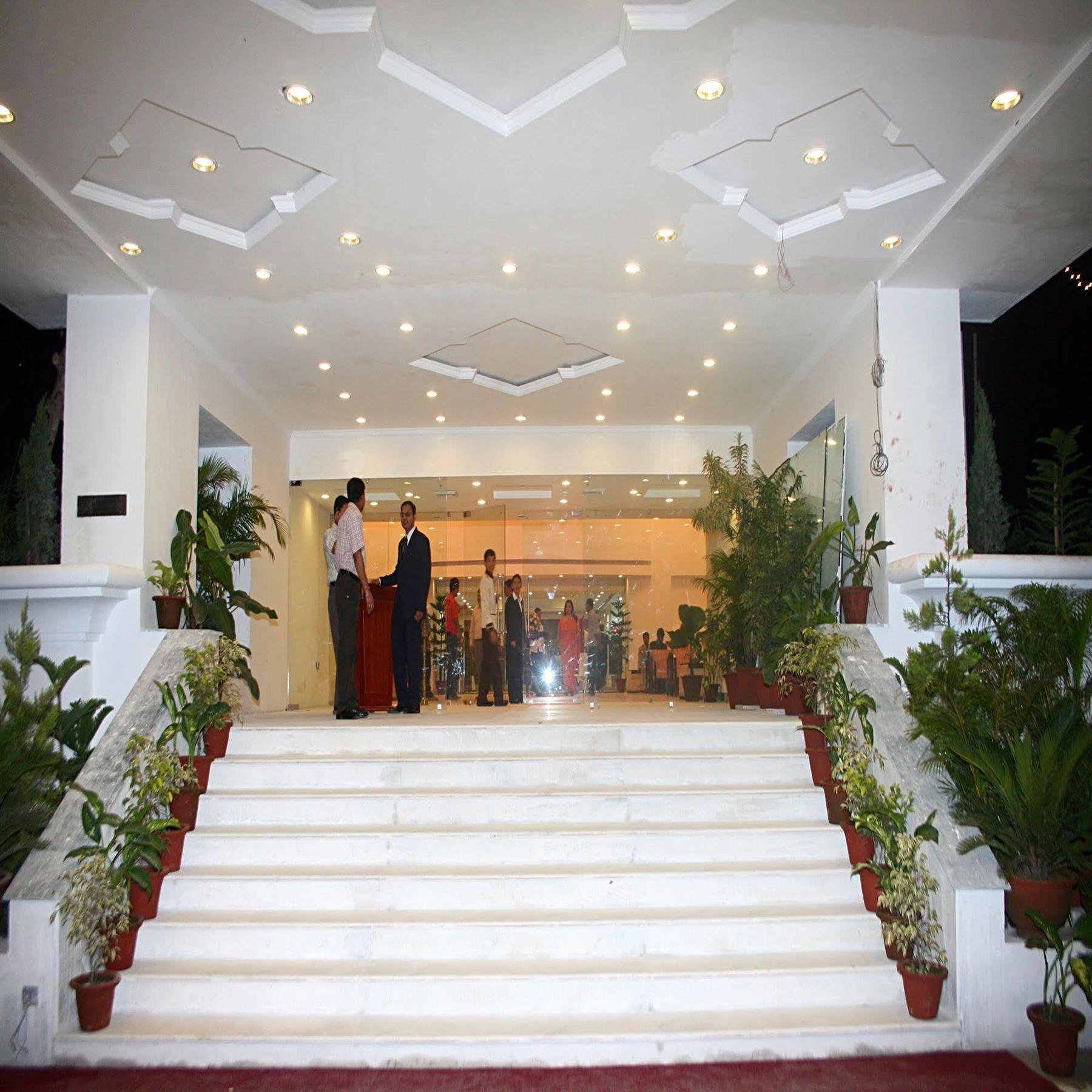 Royal Sarovar Portico Siliguri Exteriör bild
