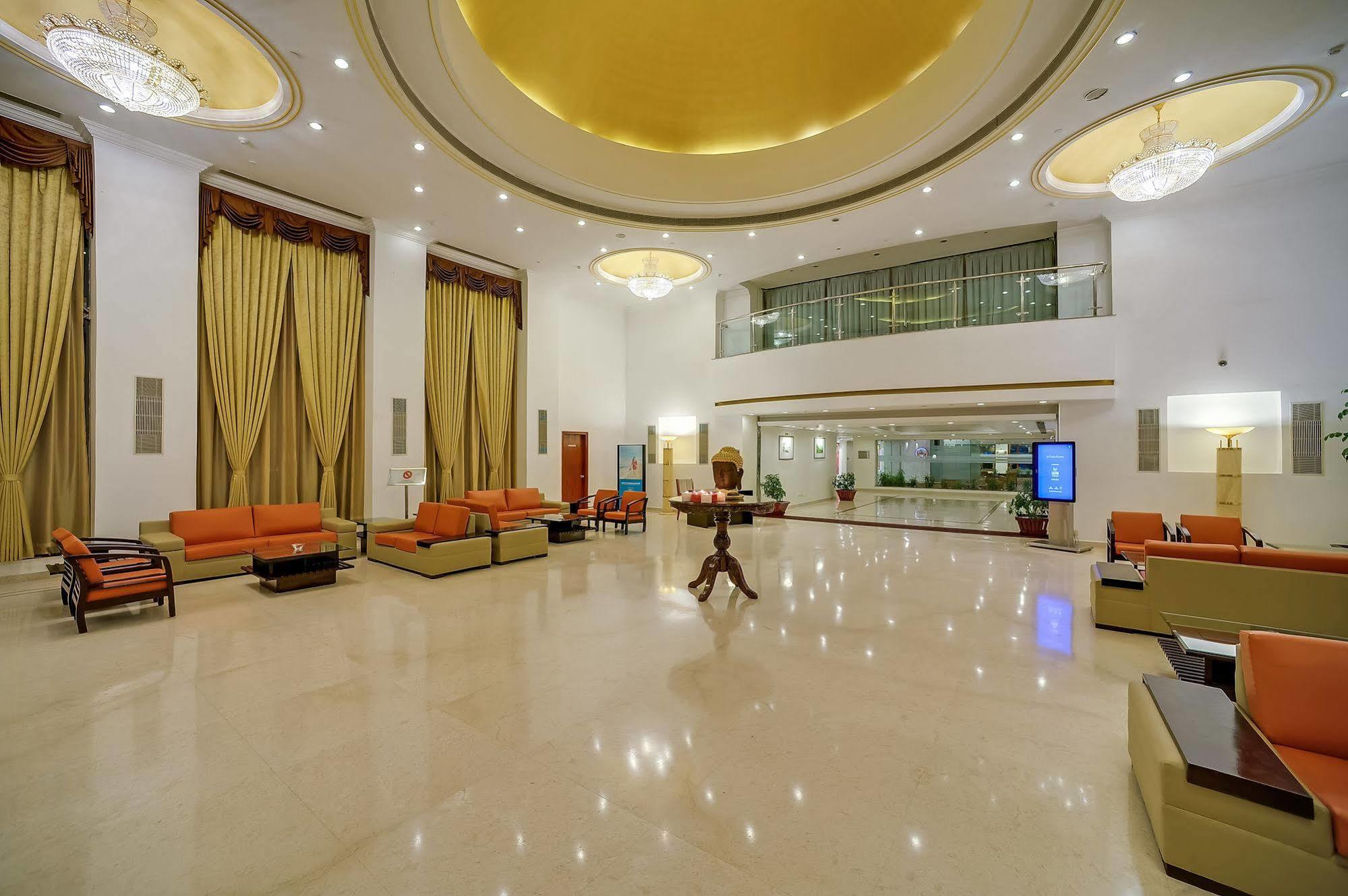 Royal Sarovar Portico Siliguri Hotell Exteriör bild