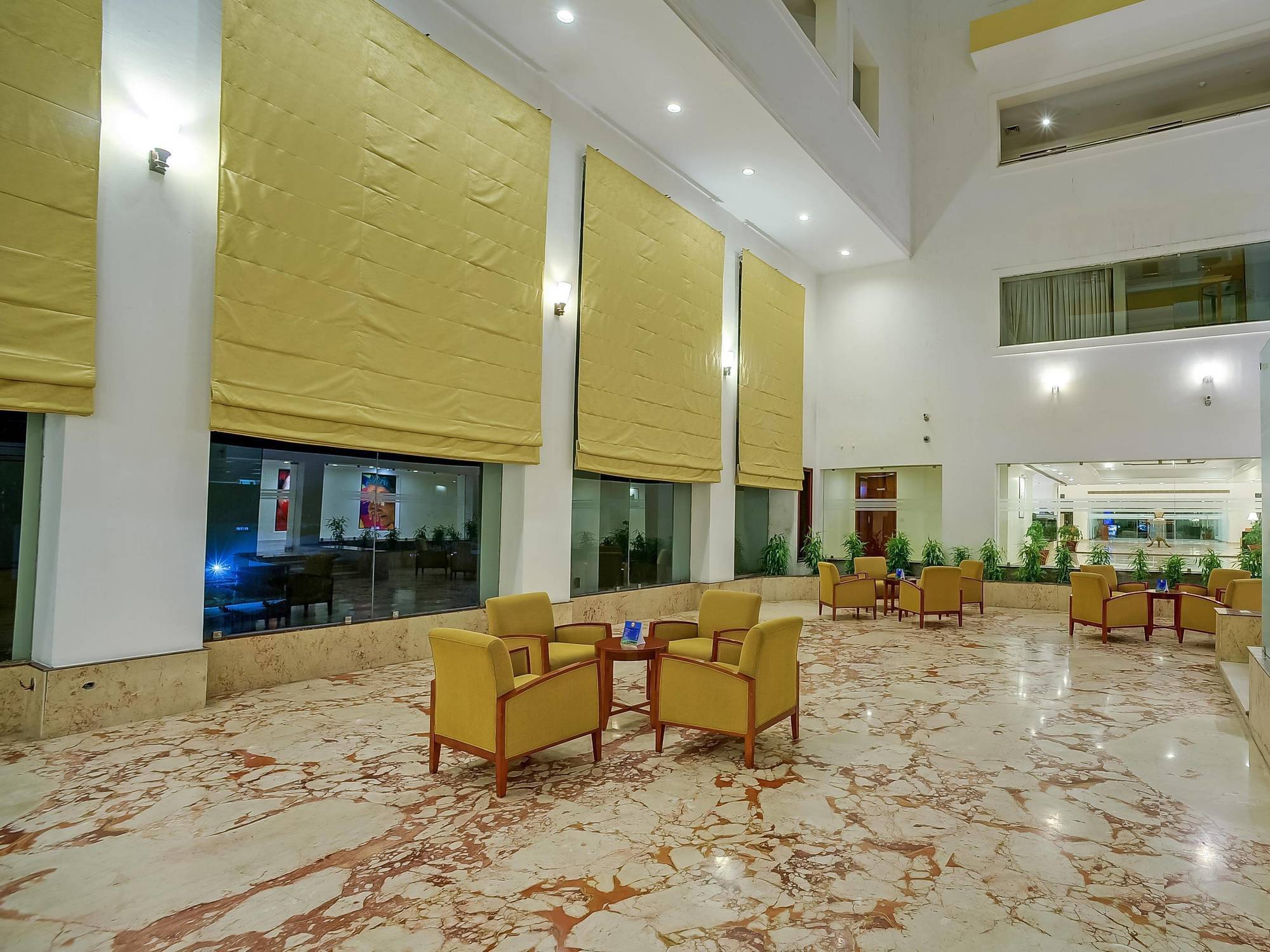 Royal Sarovar Portico Siliguri Hotell Exteriör bild