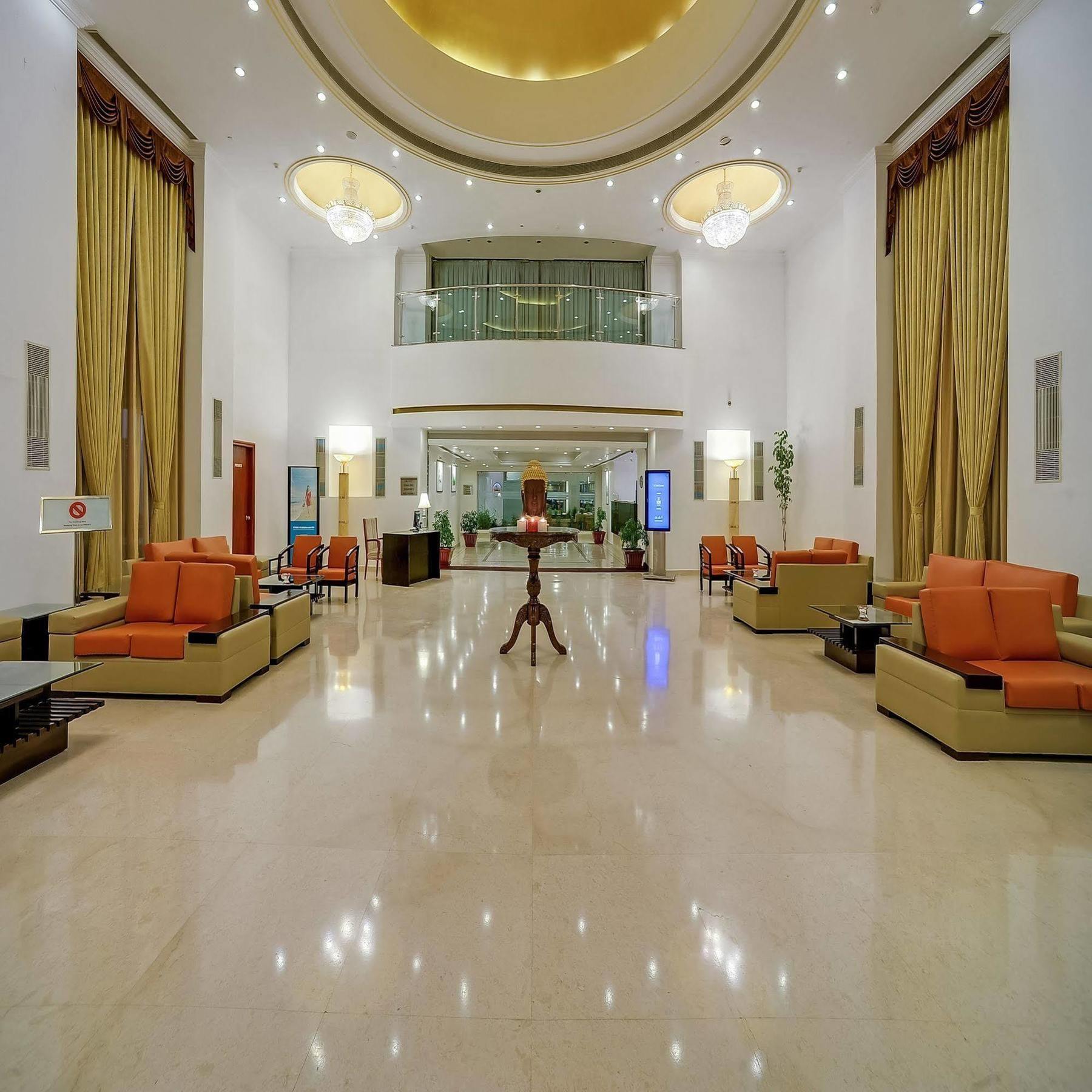 Royal Sarovar Portico Siliguri Hotell Exteriör bild