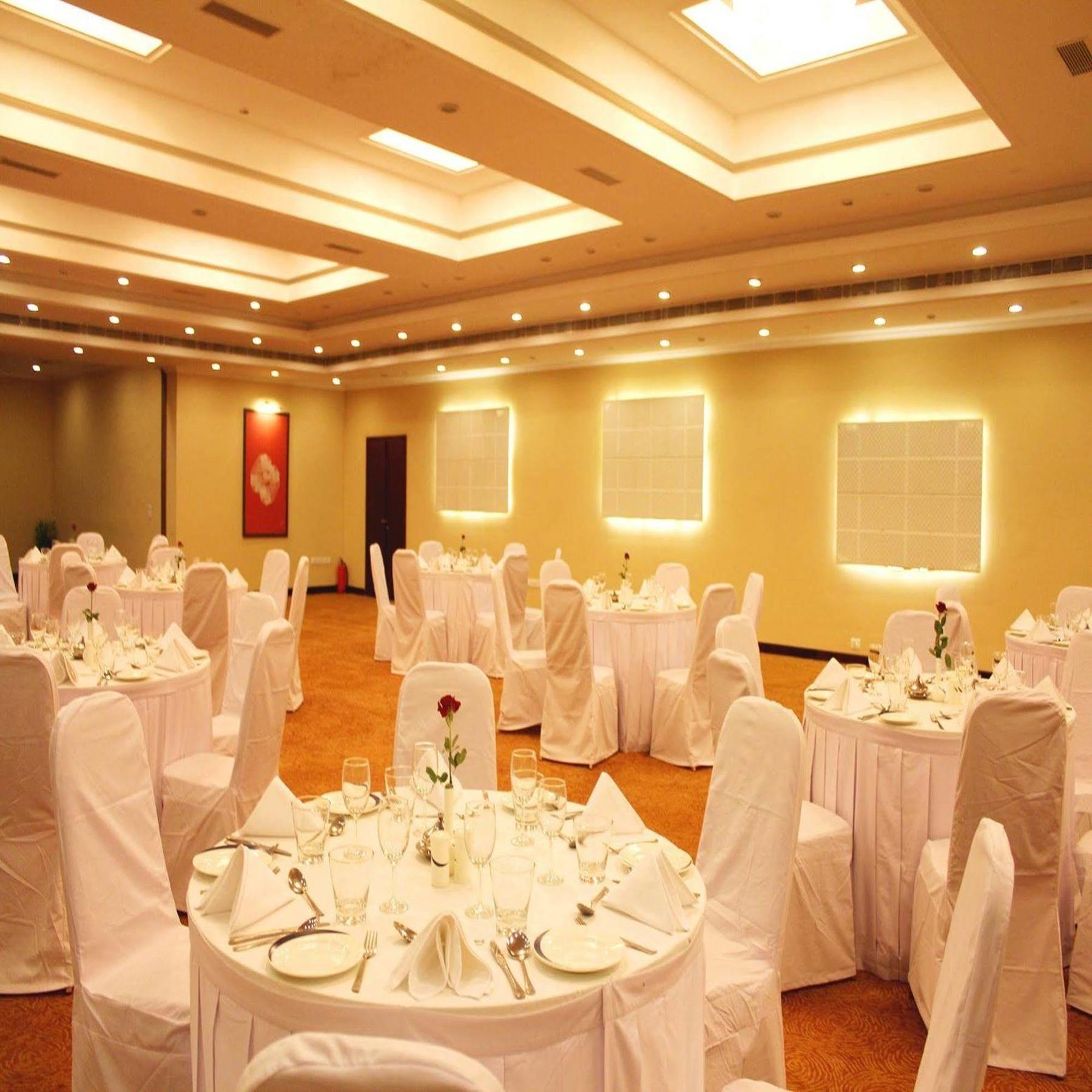 Royal Sarovar Portico Siliguri Exteriör bild