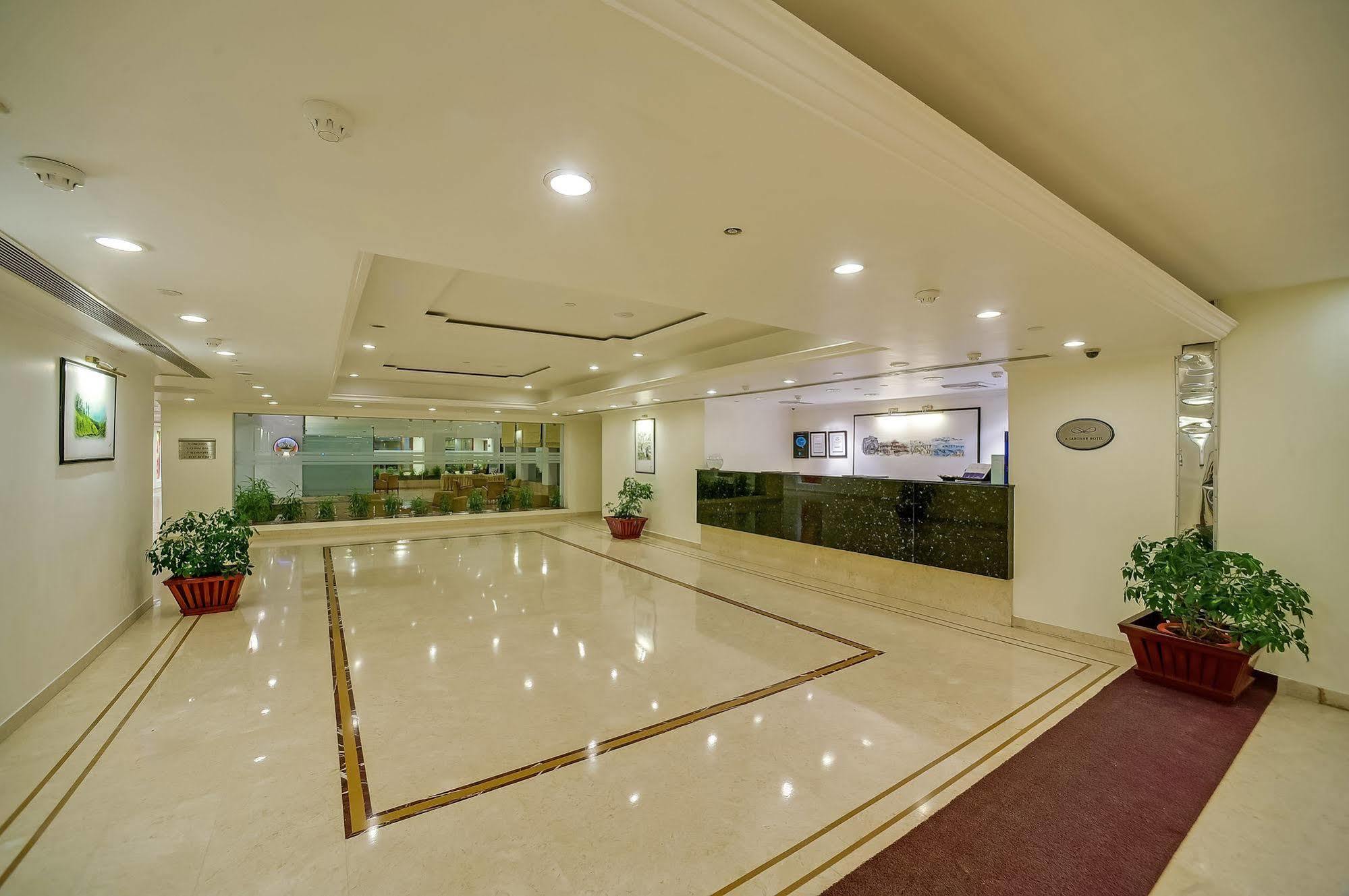 Royal Sarovar Portico Siliguri Hotell Exteriör bild