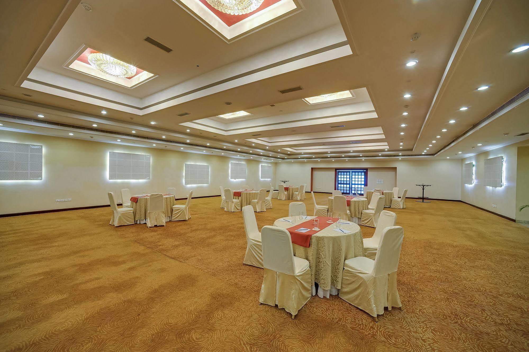 Royal Sarovar Portico Siliguri Exteriör bild