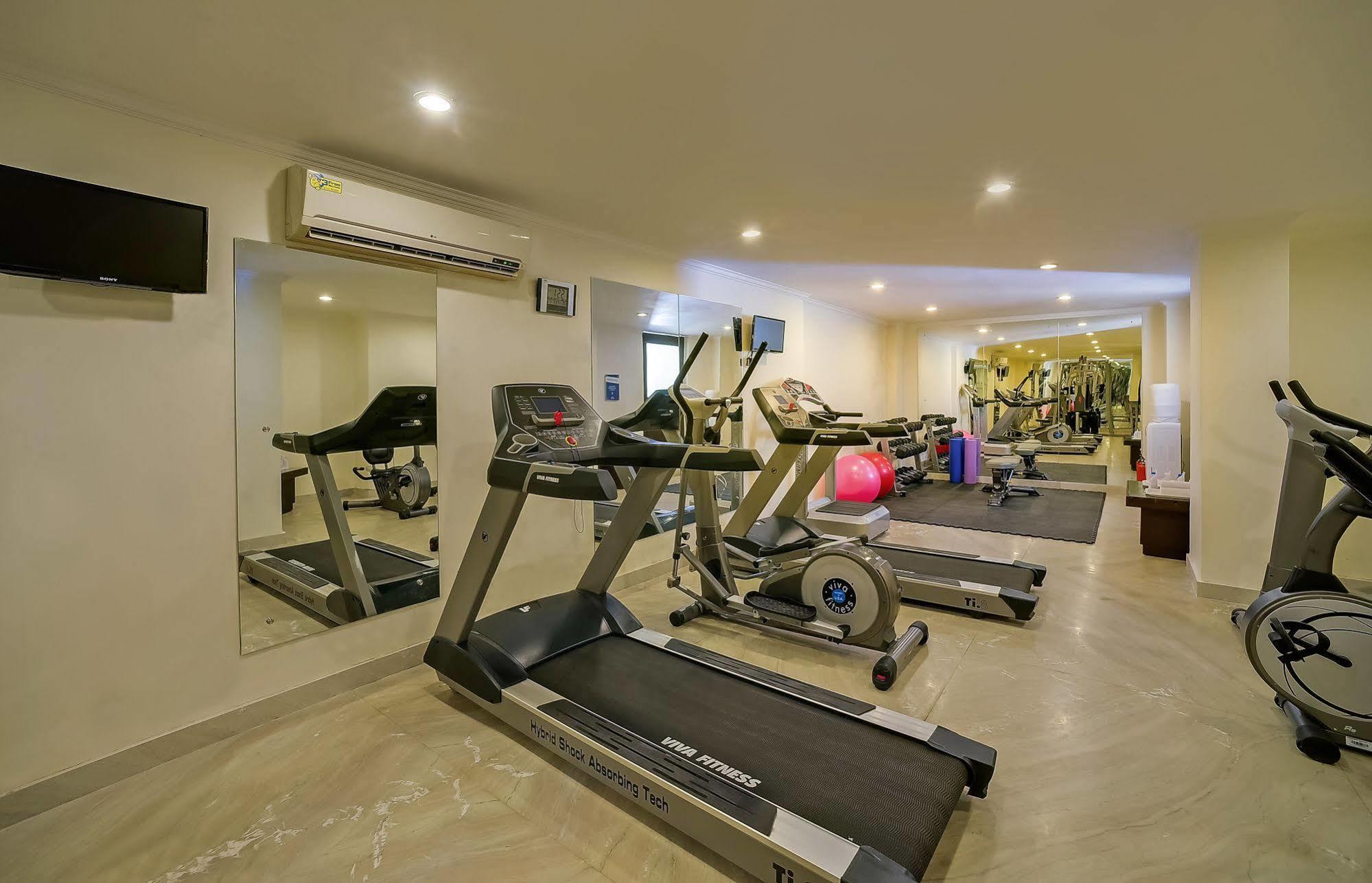 Royal Sarovar Portico Siliguri Exteriör bild