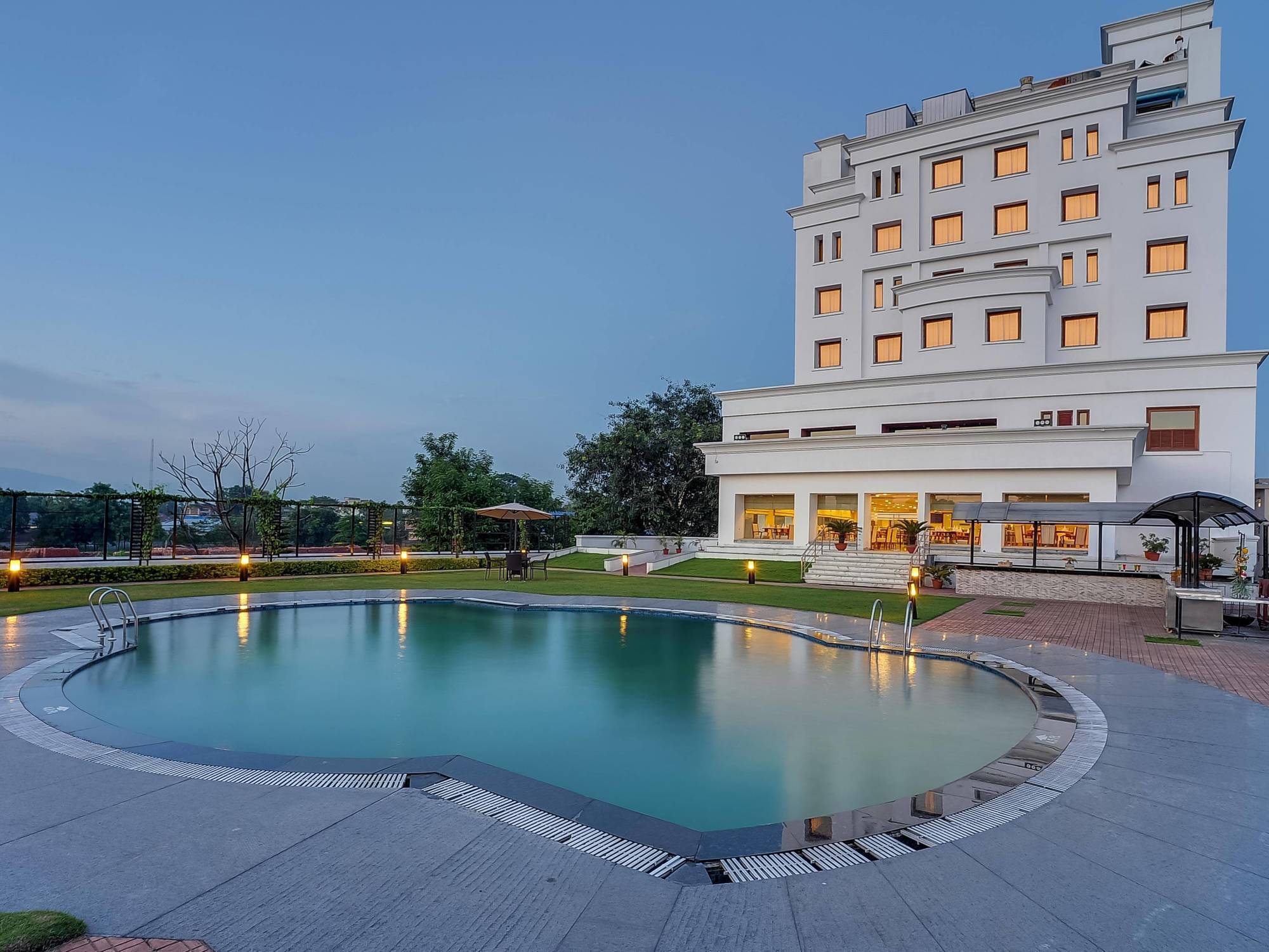 Royal Sarovar Portico Siliguri Exteriör bild