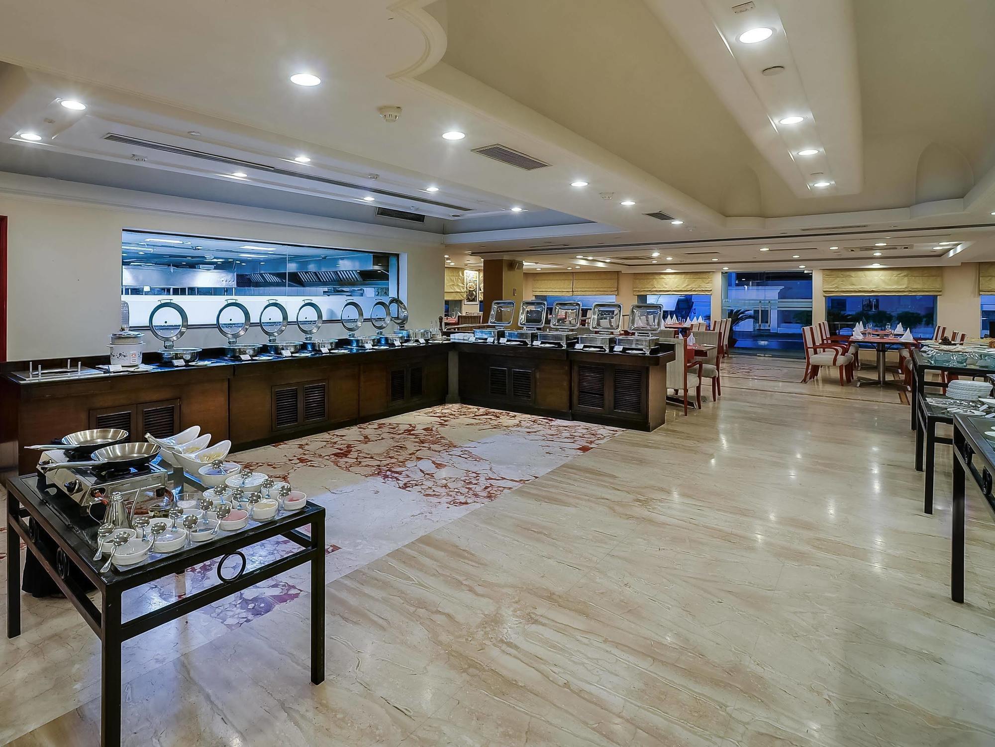 Royal Sarovar Portico Siliguri Hotell Exteriör bild